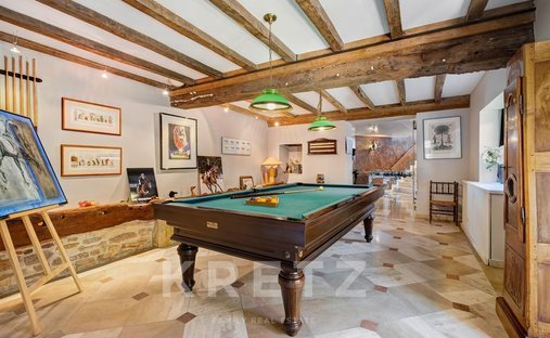 Castle for Sale in Juliénas, Auvergne-Rhône-Alpes, France