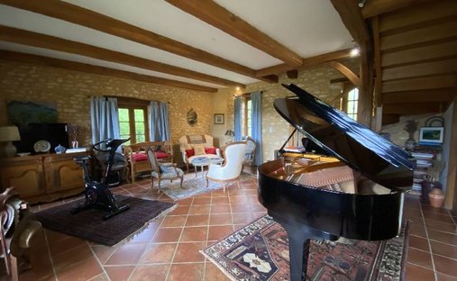 Castle for Sale in Le Bugue, Nouvelle-Aquitaine, France