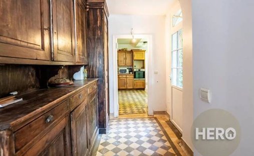 House 6 Room(s) 4 Bedroom(s) 210 M²