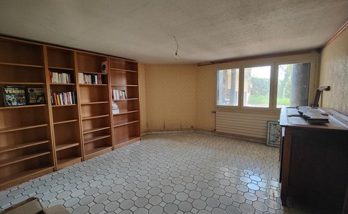 Castle for Sale in Clermont-Ferrand, Auvergne-Rhône-Alpes, France