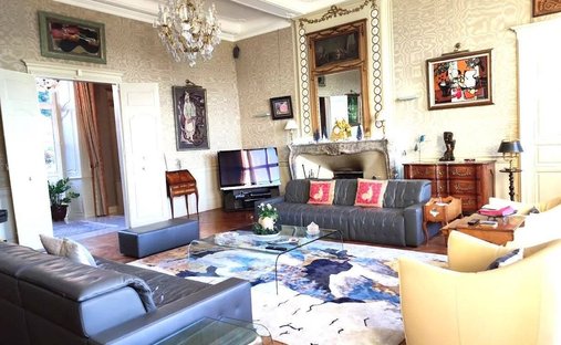 Castle for Sale in Bourg-en-Bresse, Auvergne-Rhône-Alpes, France