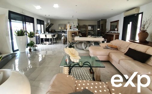 Castle for Sale in Périgueux, Nouvelle-Aquitaine, France