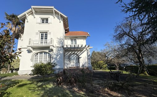 Castle for Sale in Dax, Nouvelle-Aquitaine, France - 3