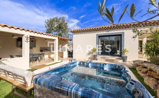 Castle for Sale in Plan-d'Aups-Sainte-Baume, Provence-Alpes-Côte d'Azur, France