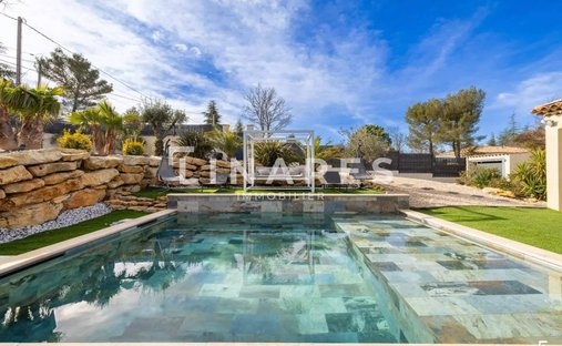 Castle for Sale in Plan-d'Aups-Sainte-Baume, Provence-Alpes-Côte d'Azur, France
