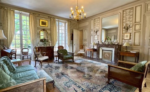 Castle for Sale in Cérilly, Auvergne-Rhône-Alpes, France