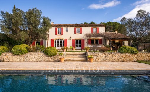 Castle for Sale in Aix-en-Provence, Provence-Alpes-Côte d'Azur, France