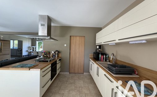 Castle for Sale in Morigny-Champigny, Île-de-France, France