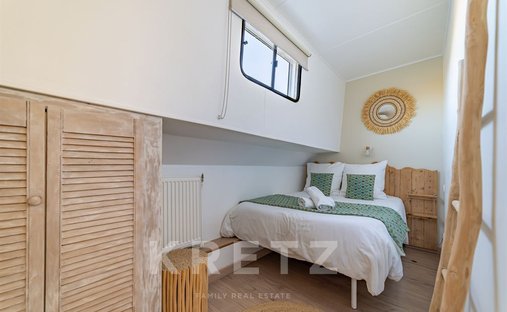 Castle for Sale in Villeneuve-lès-Maguelone, Occitanie, France