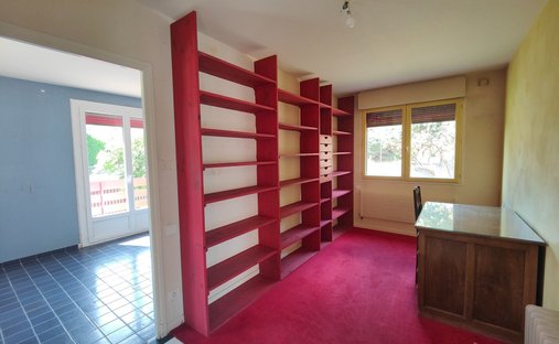 Castle for Sale in Clermont-Ferrand, Auvergne-Rhône-Alpes, France