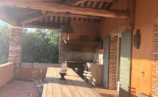 Castle for Sale in Le Plan-de-la-Tour, Provence-Alpes-Côte d'Azur, France - 4