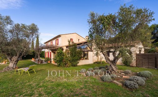 Castle for Sale in Aix-en-Provence, Provence-Alpes-Côte d'Azur, France