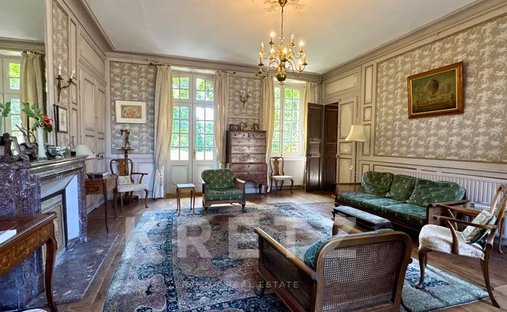 Castle for Sale in Cérilly, Auvergne-Rhône-Alpes, France