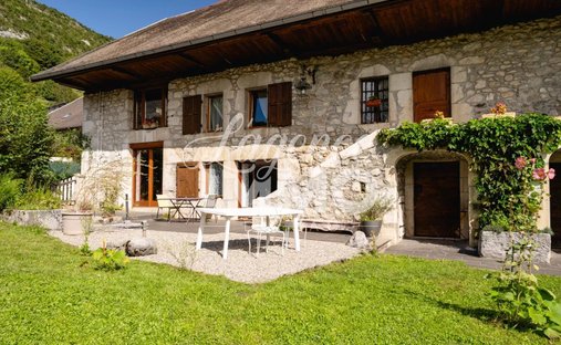Farm Ranch in Lathuile, Auvergne-Rhône-Alpes, France 1