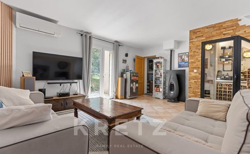 Castle for Sale in Manosque, Provence-Alpes-Côte d'Azur, France