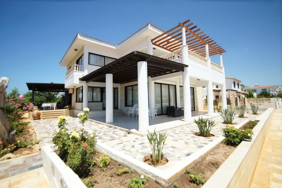 Villa in Peyia, Paphos, Cyprus 1 - 16858832