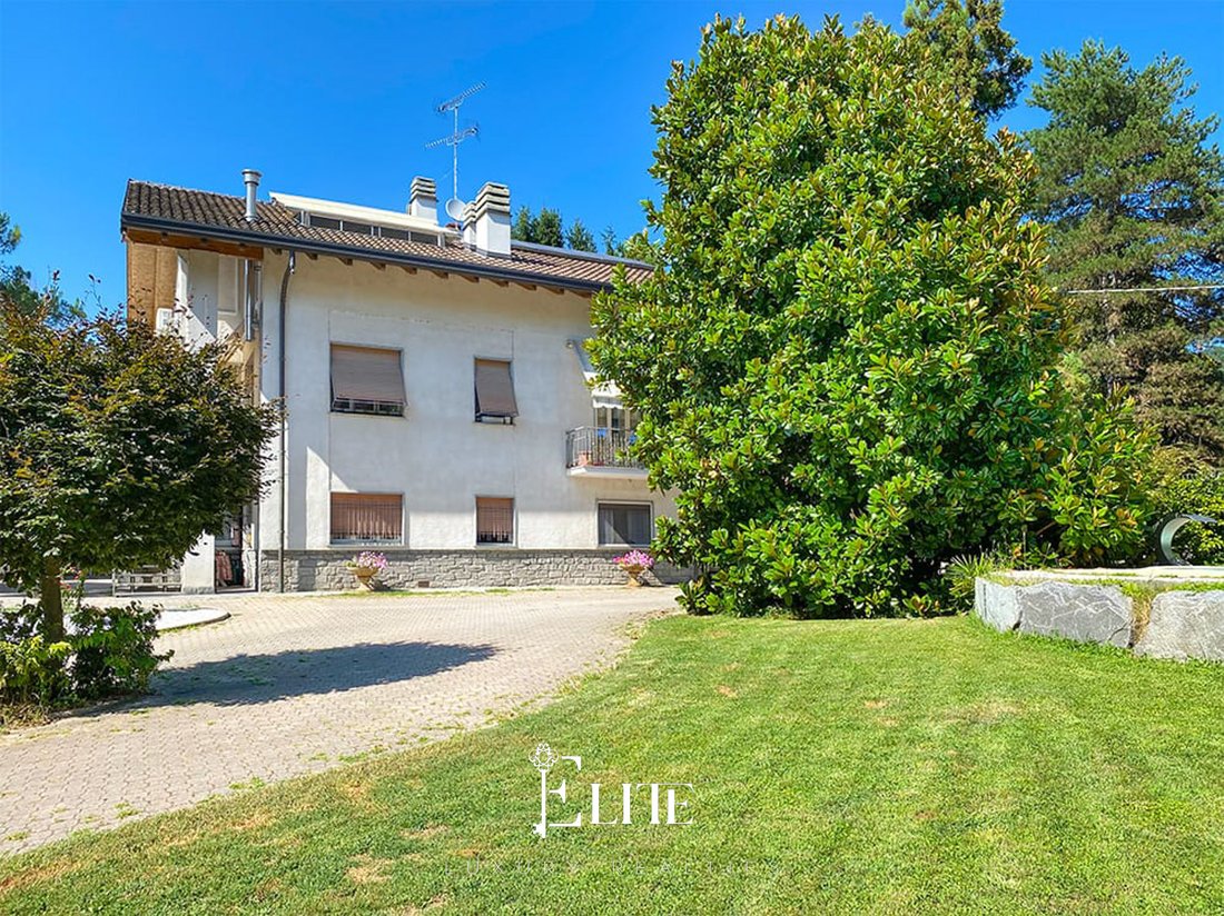 Villa in Lisanza, Lombardy, Italy 2 - 16861270