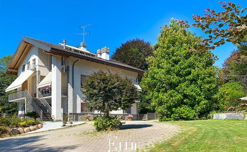 Villa in Lisanza, Lombardy, Italy 1