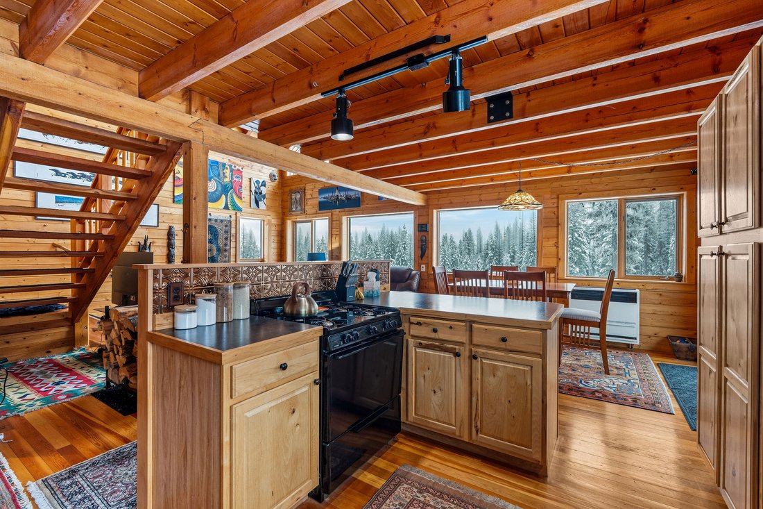 House in Polebridge, Montana, United States 4 - 16884047