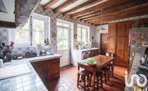 Castle for Sale in Houdan, Île-de-France, France