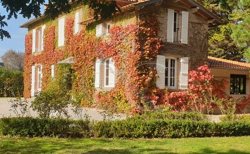 Castle for Sale in Challans, Pays de la Loire, France