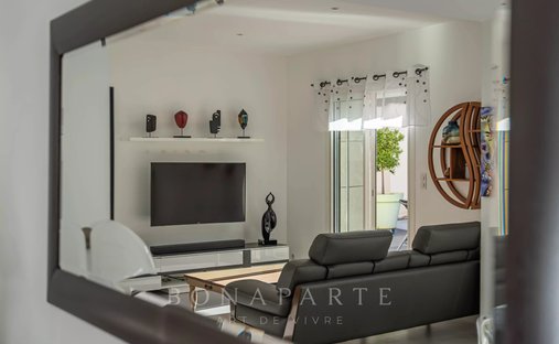 6 Room House With Terrace Near Beziers The House