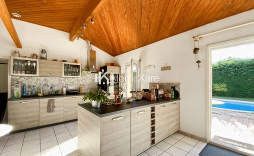 Castle for Sale in Mérignac, Nouvelle-Aquitaine, France