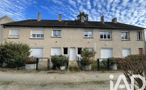 Castle for Sale in Houdan, Île-de-France, France