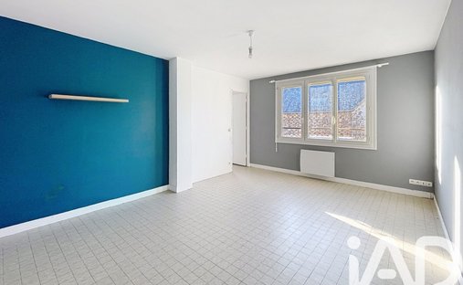 Castle for Sale in Houdan, Île-de-France, France