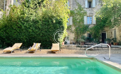 Sale Of Château Uzes, 295m² 11 Rooms €1,700,000 With Terrace