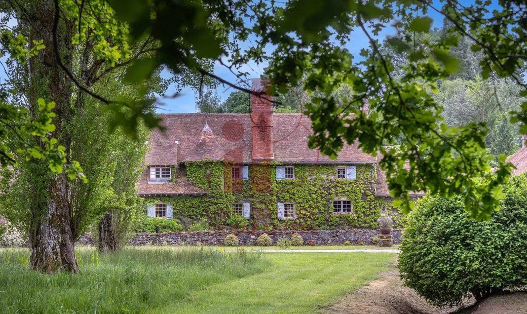 Castle for Sale in Fontainebleau, Île-de-France, France