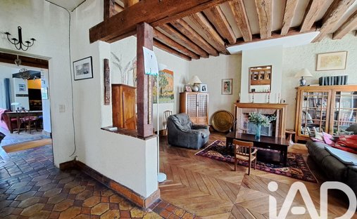 Castle for Sale in Houdan, Île-de-France, France