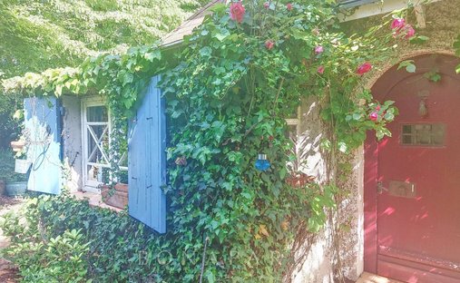 Propriété D'exception Avec 2 Maisons Indépendantes, Piscine Et Jardin Paysager