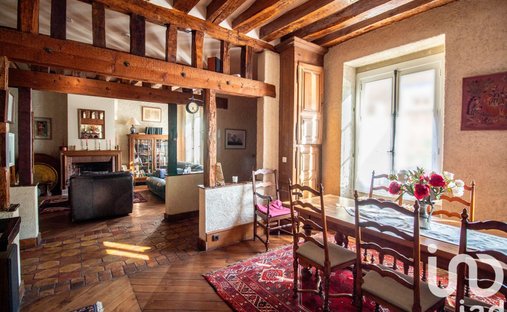 Castle for Sale in Houdan, Île-de-France, France