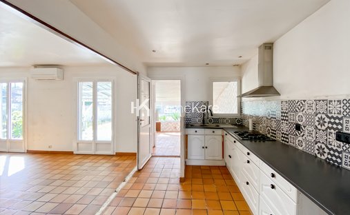 Castle for Sale in Mérignac, Nouvelle-Aquitaine, France