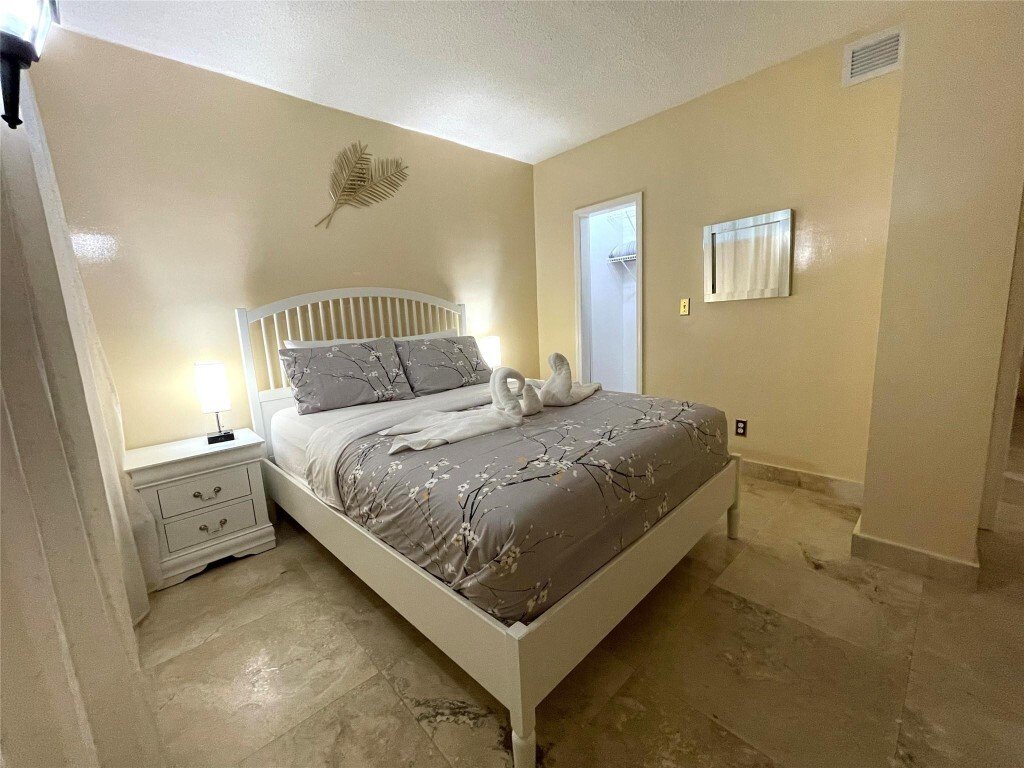 Sunny Isles Beach, Florida, United States 5 - 16634431