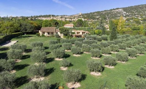 Beautiful Stone Property With Views And Pool