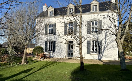 Castle for Sale in Auray, Brittany, France