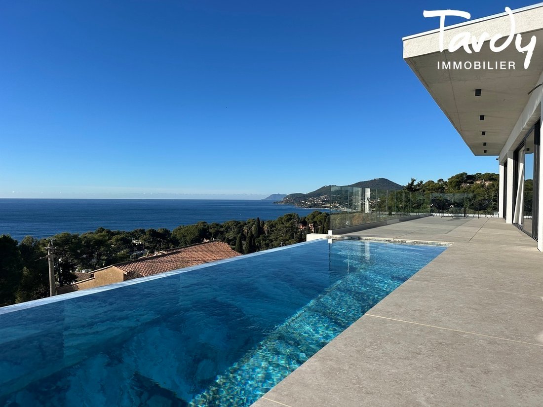 Villa in Centre Ville, Carqueiranne, France 1 - 16870951