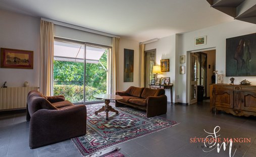 Sale Of Château Uzes, 295m² 11 Rooms €1,700,000 With Terrace