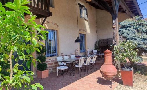 Castle for Sale in Hurigny, Bourgogne-Franche-Comté, France