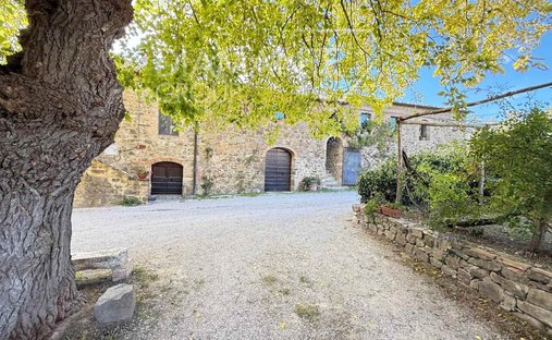 Castle To Be Renovated For Sale In Montalcino, Valdorcia - 5