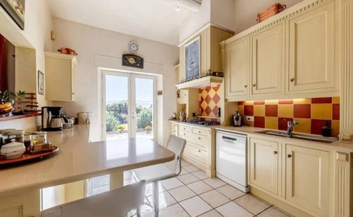 Beautiful Stone Property With Views And Pool