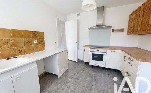 Castle for Sale in Houdan, Île-de-France, France