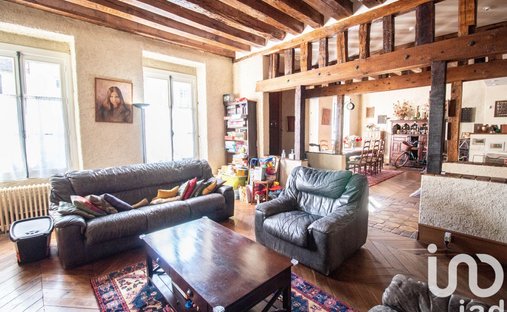 Castle for Sale in Houdan, Île-de-France, France