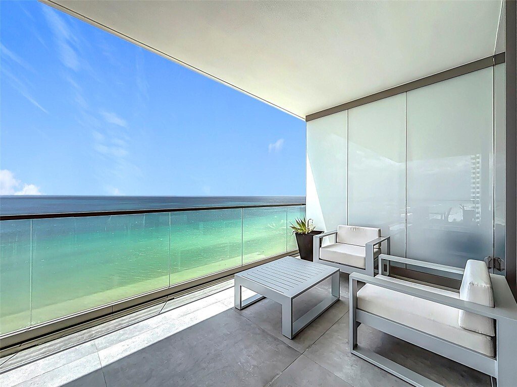 Condo in Hallandale Beach, Florida, United States 1 - 16635139