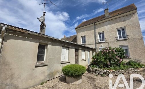 Castle for Sale in Houdan, Île-de-France, France