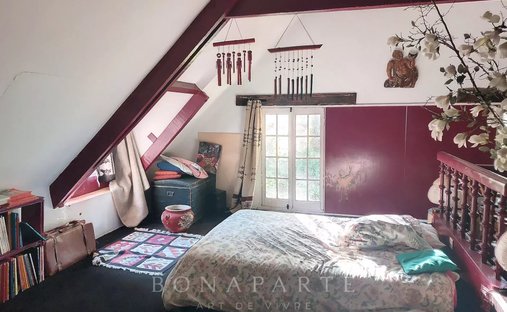 Propriété D'exception Avec 2 Maisons Indépendantes, Piscine Et Jardin Paysager