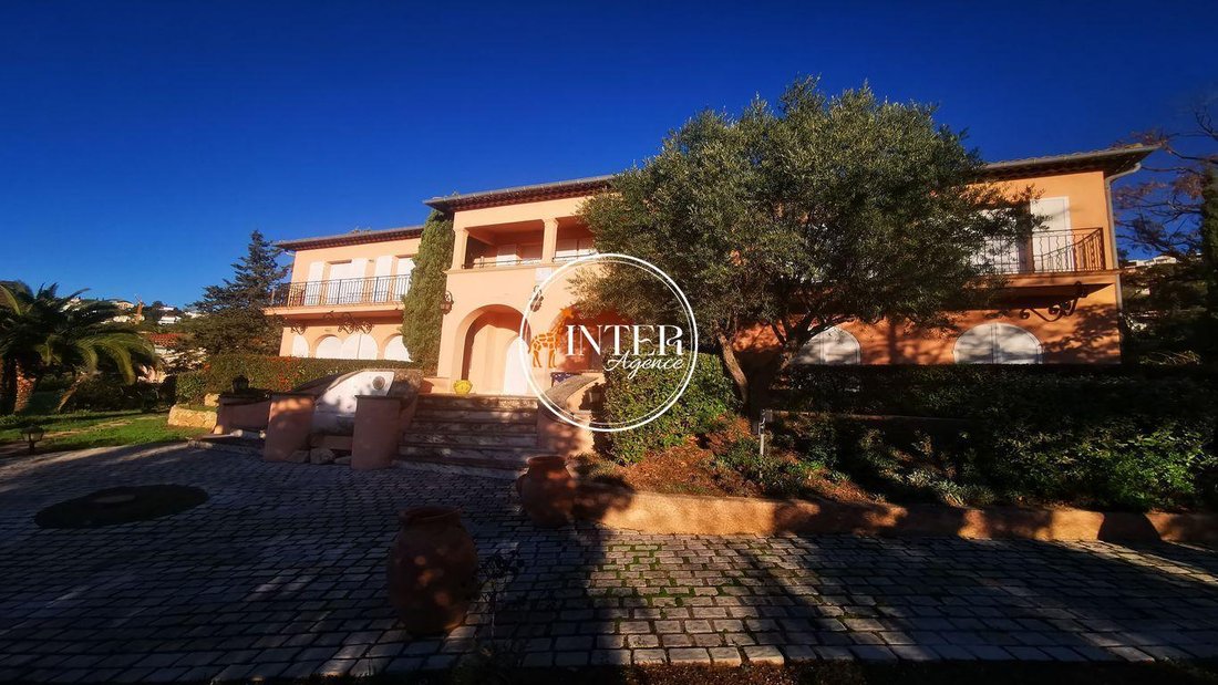 Villa in Les Issambres, Roquebrune-sur-Argens, France 2 - 16839355