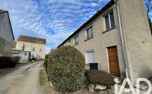Castle for Sale in Houdan, Île-de-France, France